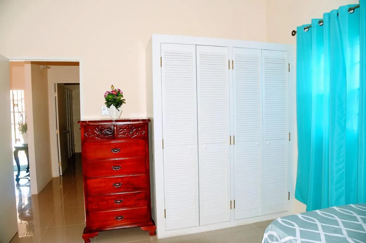 L&V Paradise Vacation Home With Pool And Gym Florence Hall Jamaica