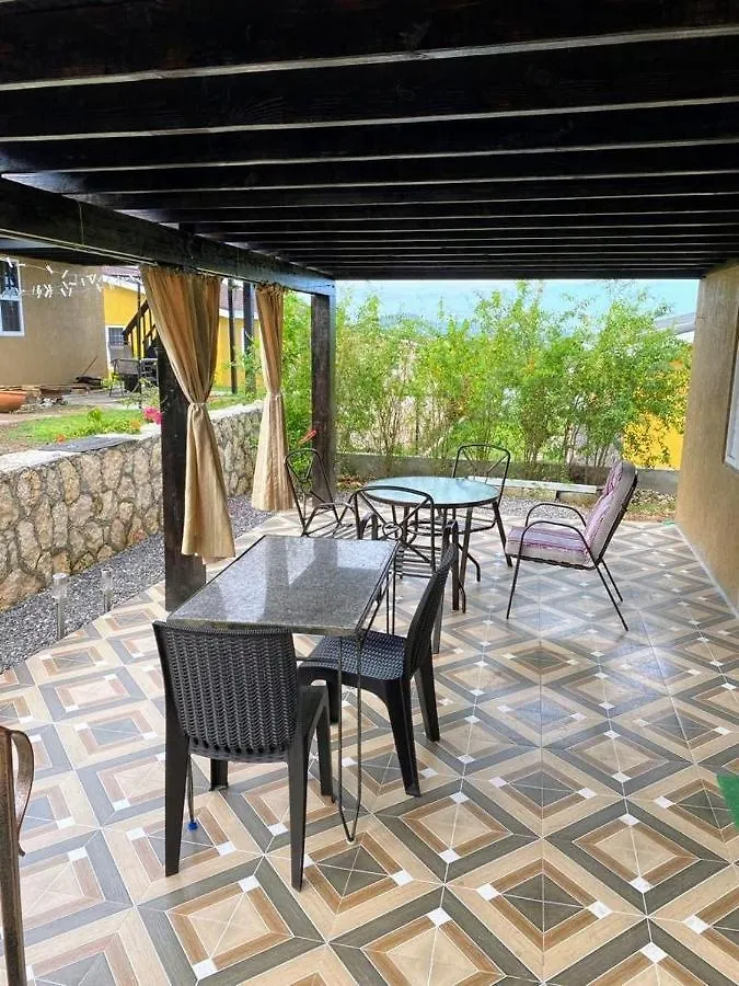 L&V Paradise Vacation Home With Pool And Gym Florence Hall 0*,  Jamaica