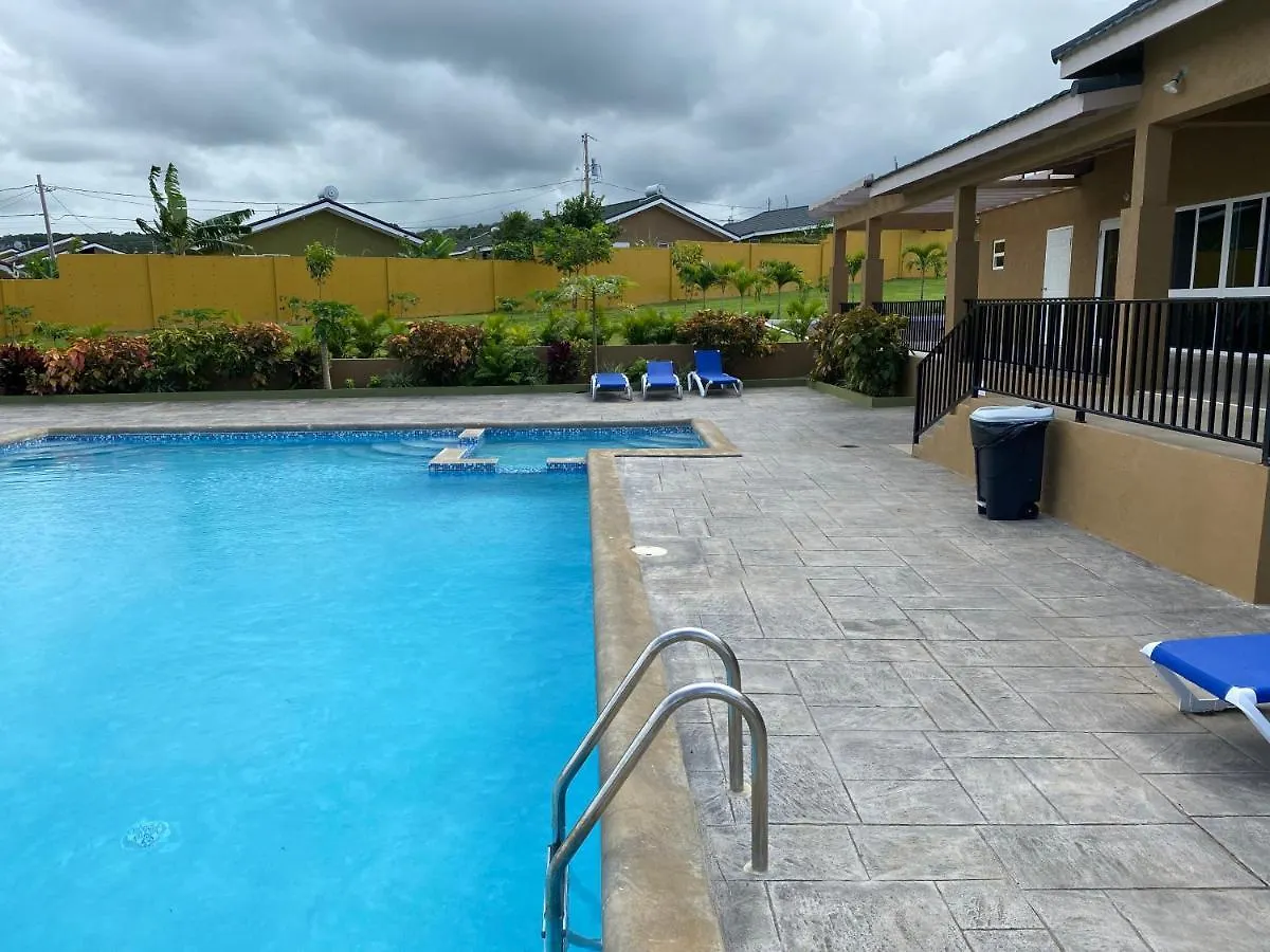 L&V Paradise Vacation Home With Pool And Gym Florence Hall Holiday home