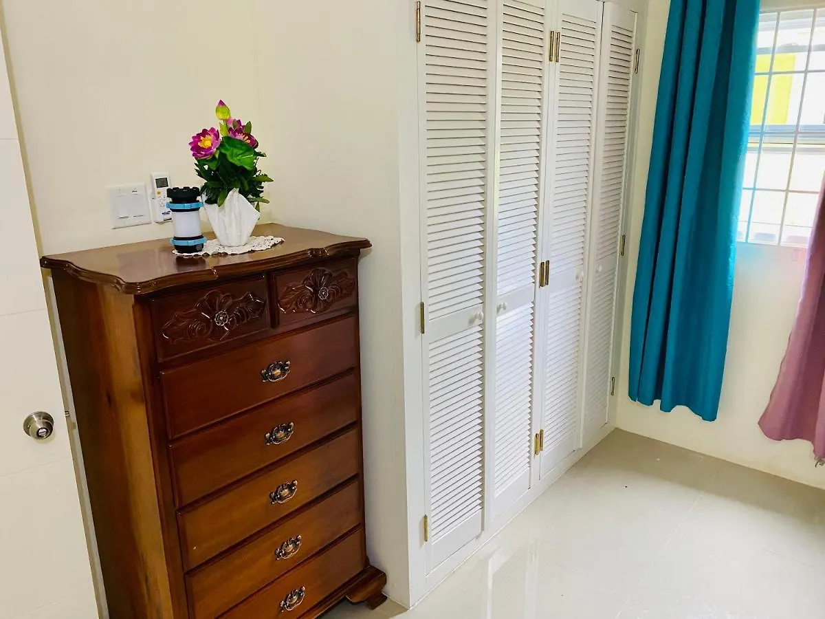 L&V Paradise Vacation Home With Pool And Gym Florence Hall 0*,  Jamaica