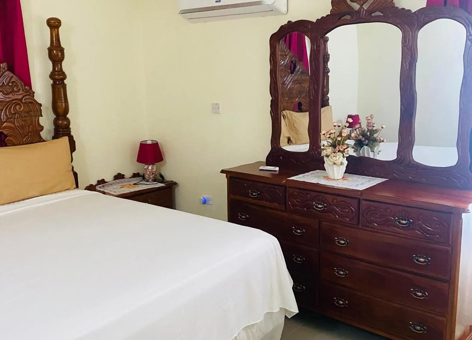 L&V Paradise Vacation Home With Pool And Gym Florence Hall Holiday home