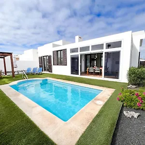 villa-solymar-playa-blanca-lanzarote.in-canary-islands.com/